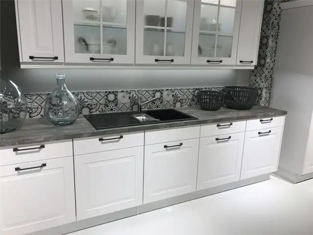 Белые кухонные шкафы
