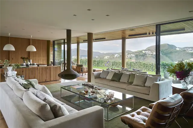 Valley House с потрясающей панорамой из гостиной