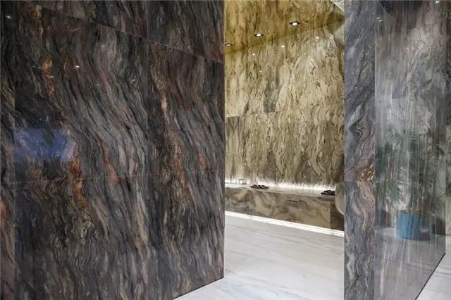 Ванная комната, полностью отделанная мрамором, от Antolini Italy Design