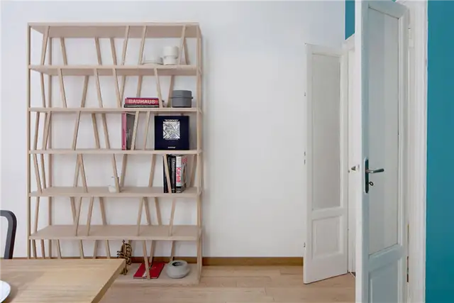 Двусторонний отдельно стоящий книжный шкаф