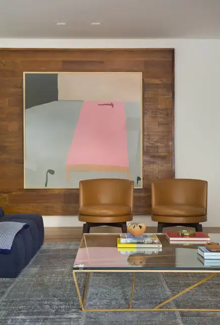Уютные коричневые кресла в дизайне OF House от Studio Otto Felix