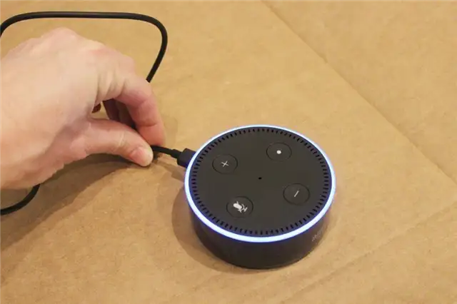 Подключите адаптер питания к Echo Dot