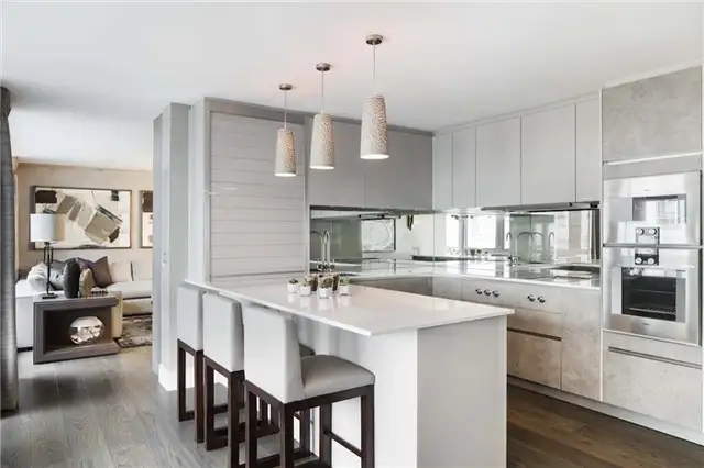 Декор кухни Belgravia Residence с серыми акцентами