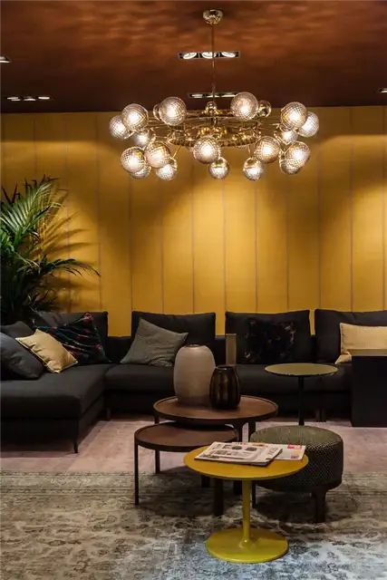 Негабаритная потолочная люстра для гостиной
