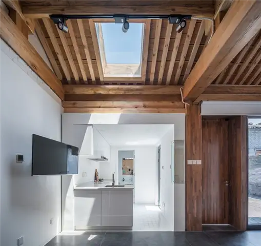 Поворотный телевизор Small Baitasi House of the Future по проекту dot Architects