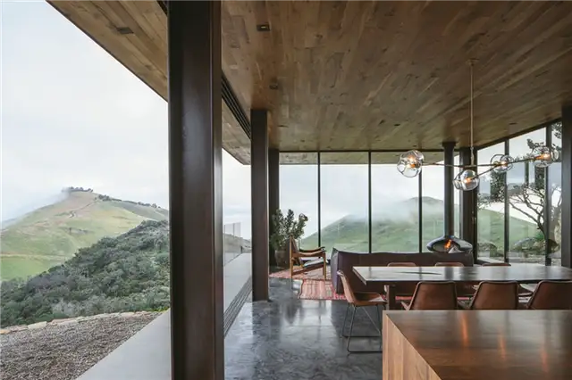Интерьер дома Santa Barbara Off Grid House