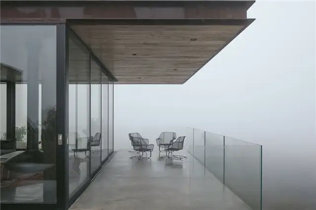 Вид из окна дома Santa Barbara Off Grid House