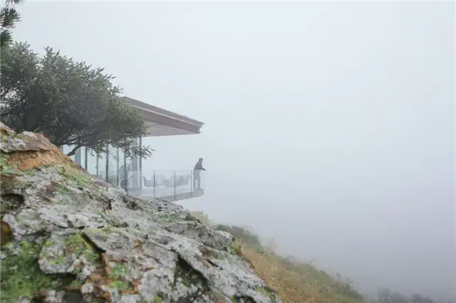 Santa Barbara Off Grid House Стеклянная балюстрада