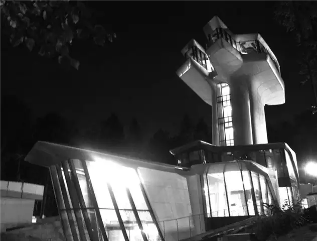 Резиденция Заха Хадид Capital Hill Residence ночью