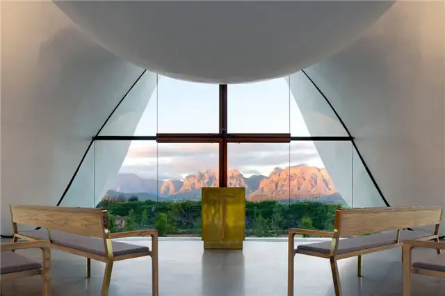 Интерьер южноафриканской студии TV3 Architects Chapel