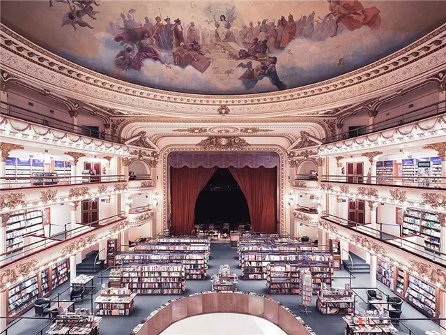 Большая великолепная библиотека El Ateneo