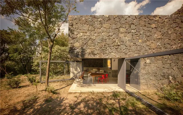 Casa Meztitla в Мексике Камни на фасаде