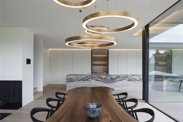 Обеденный стол VDB Residence с живым краем