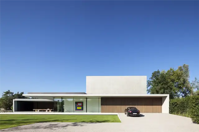 Остекленная часть фасада VDB Residence