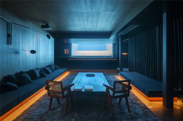 Гостиная в подвале VDB Residence