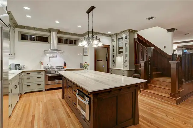Традиционный интерьер кухни в стиле Craftsman Houston