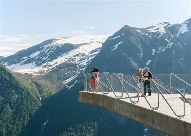 Вид с платформы Mountainside от норвежской студии Code Arkitektur