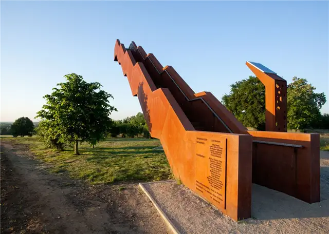 Лестница Поливная сталь Close to Bone cantilevers