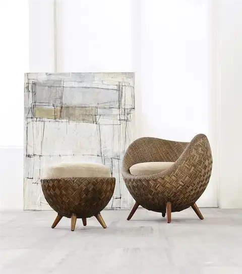 La-Luna-Chair-Ottoman-Setting