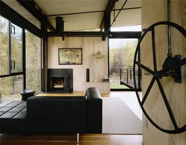Delta-Shelter-living-area