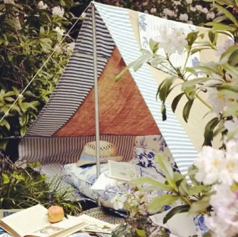 палатка на заднем дворе