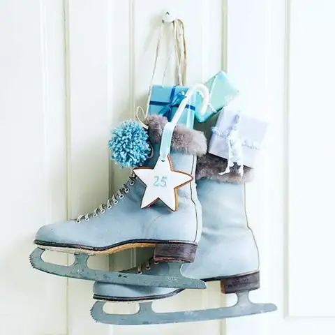 Christmas-Door-Design-Decorations-Ice-Skate-Decoration