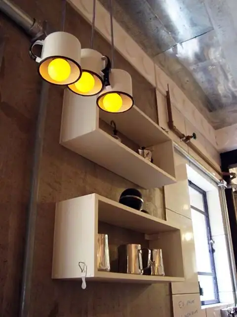 белые металлические кружки