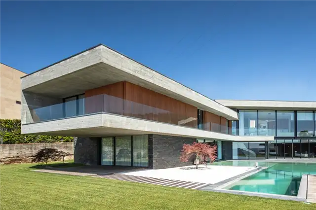 Современный дом Fraiao в Португалии от Trama Arquitetos