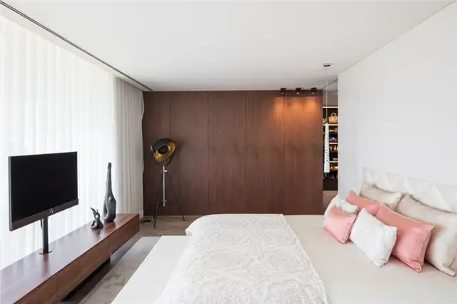 Дом Fraiao в Португалии от Trama Arquitetos - декор спальни
