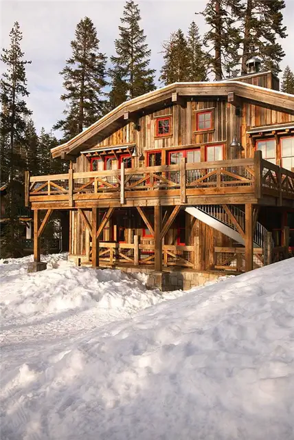 Лыжный сарай в деревенском стиле от Kelly and Abramson Architecture