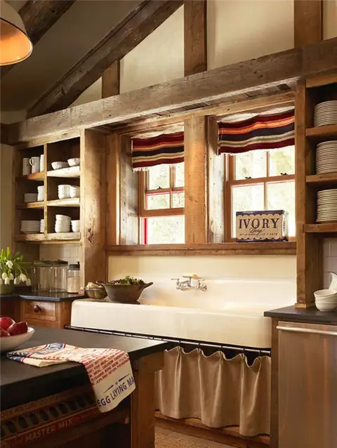 Лыжный сарай от Kelly and Abramson Architecture - мойка на кухне