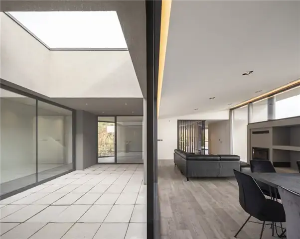 Gr house от Paulo Martins ArqandDesign - окно во внутренний двор