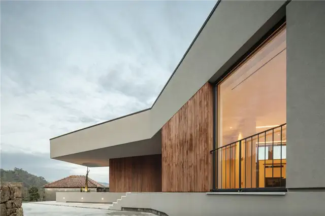 Дом Gr от Paulo Martins ArqandDesign - деревянный фасад