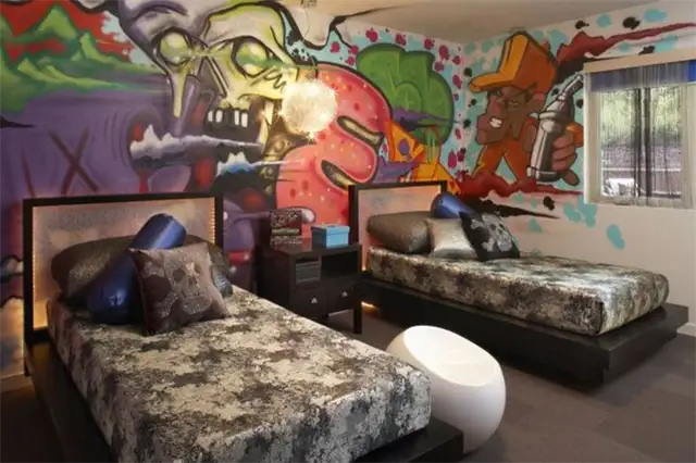 make-a-cool-wall-mural-using-graffiti