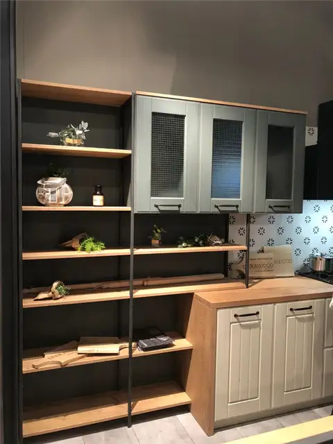 Кухонные промышленные полки от пола до потолка