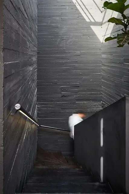 LM House - Elements Lab в Касабланке - лестничные перила