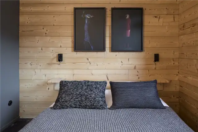 Спальная зона - светодиодные лампы для чтения - Mountain Cabin by Studio Razavi architecture