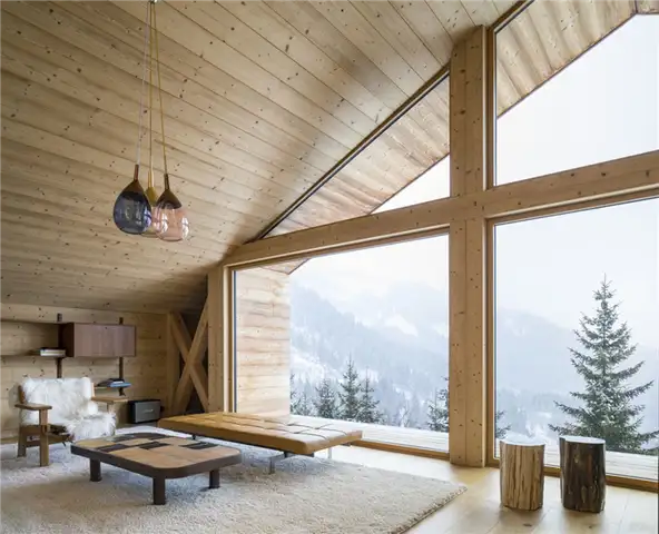 Гостиная с видом на горы - Mountain Cabin by Studio Razavi architecture