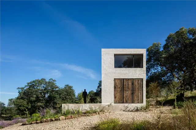 Мексиканский домик PPAA Pérez Palacios Arquitectos Asociados - деревенский стиль и амбарная дверь