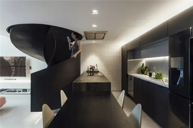 Diego Loft Design by Arquitetura Nacional - кухня с черными шкафами