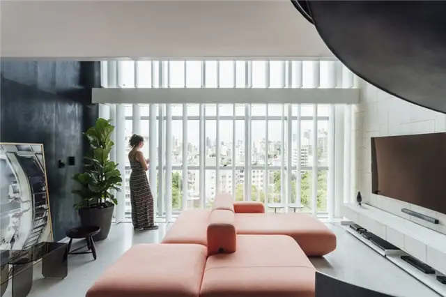 Diego Loft Design by Arquitetura Nacional - окна от пола до потолка