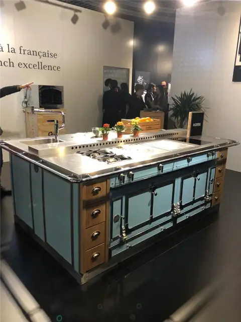 La cornue Кухонный остров с плитой