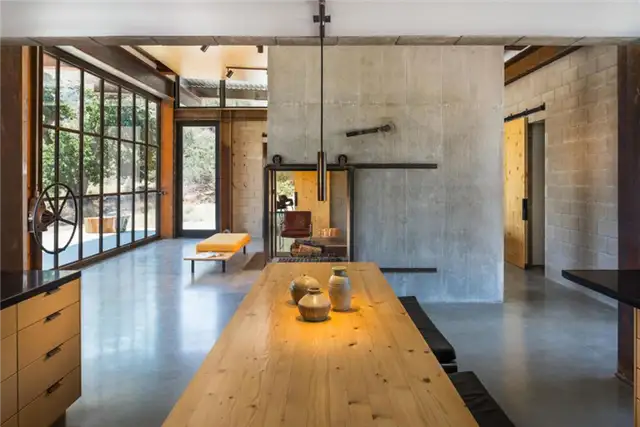 Красивое семейное убежище - обеденный стол от Olson Kundig
