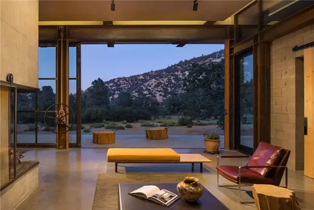 Красивое семейное уединение - раздвижные окна от Olson Kundig