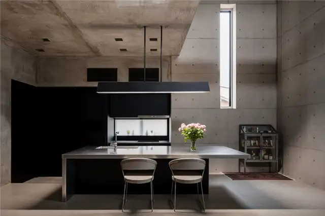 Бетонный дом Japan Tranquil House - планировка кухни