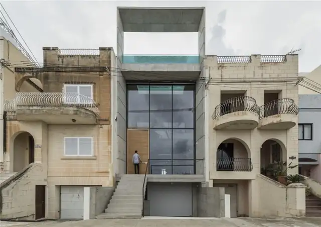 Бетонный дом с бассейном на крыше от Architrend Architecture