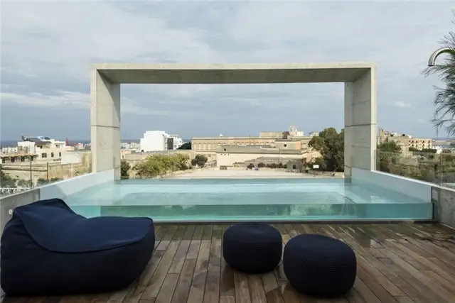 Бетонный дом с бассейном на крыше от Architrend Architecture - бассейн на крыше