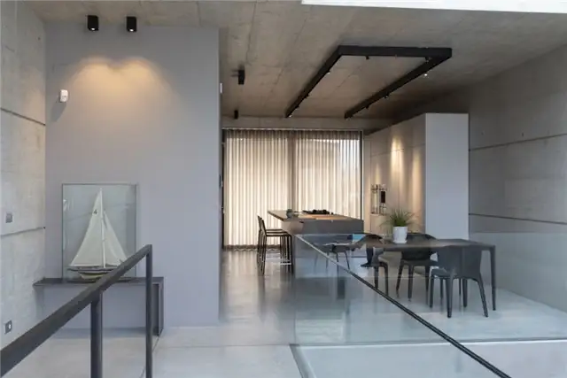 Бетонный дом с бассейном на крыше от Architrend Architecture - дизайн кухни