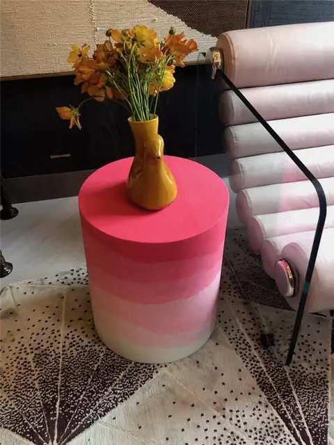 Розовый стол KB Showhouse