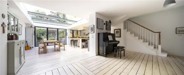 London House Extension - The Coach House от Studio 30 Architects - пианино в прихожей
